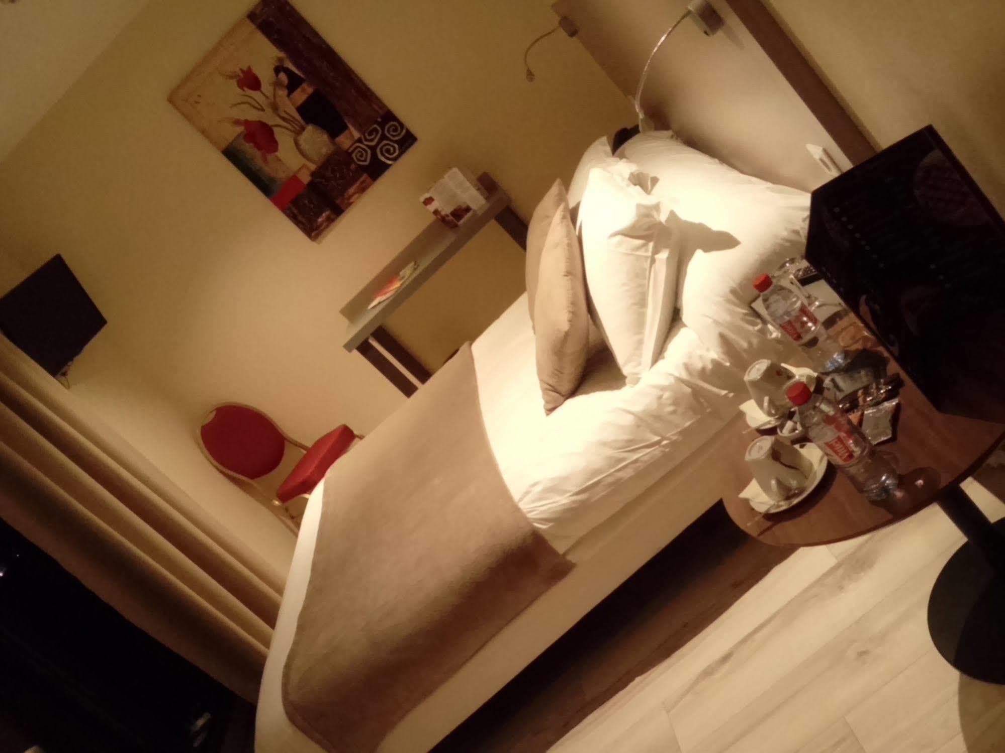 Le Grand Hotel Maubeuge Ngoại thất bức ảnh